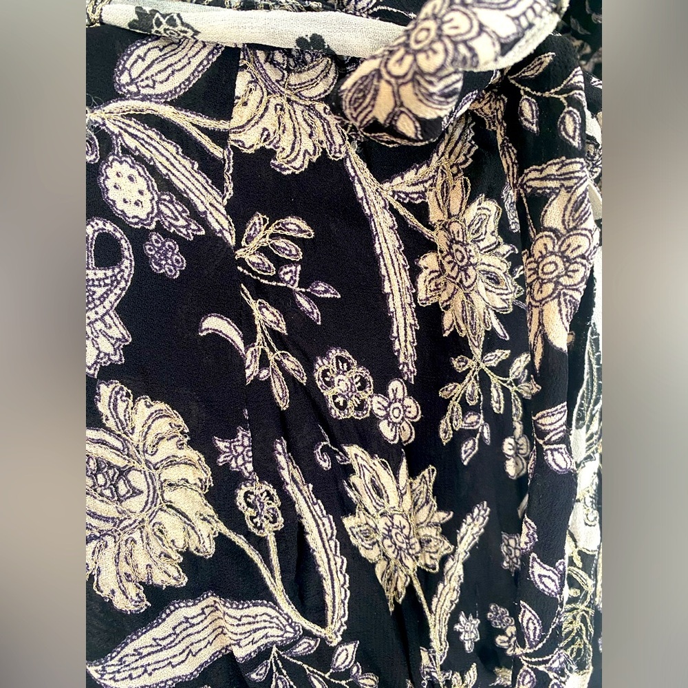 Vintage & So GLAM- Check Out Gorgeously Patterned & Embroidered Robe - Picture 11 of 12